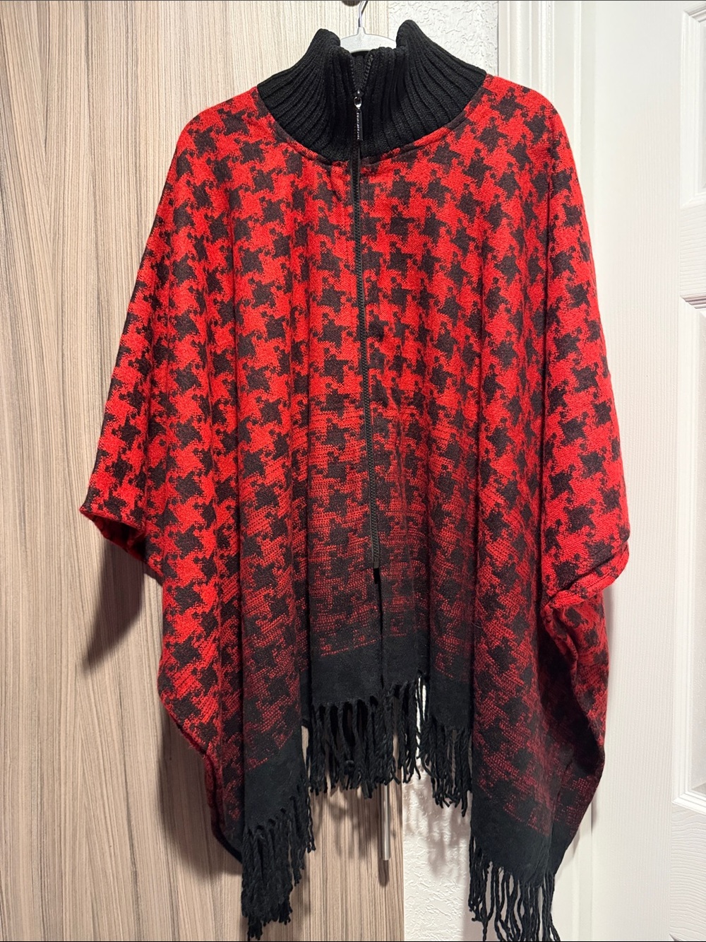 Marc New York Red & Black Houndstooth Zip-Front Poncho